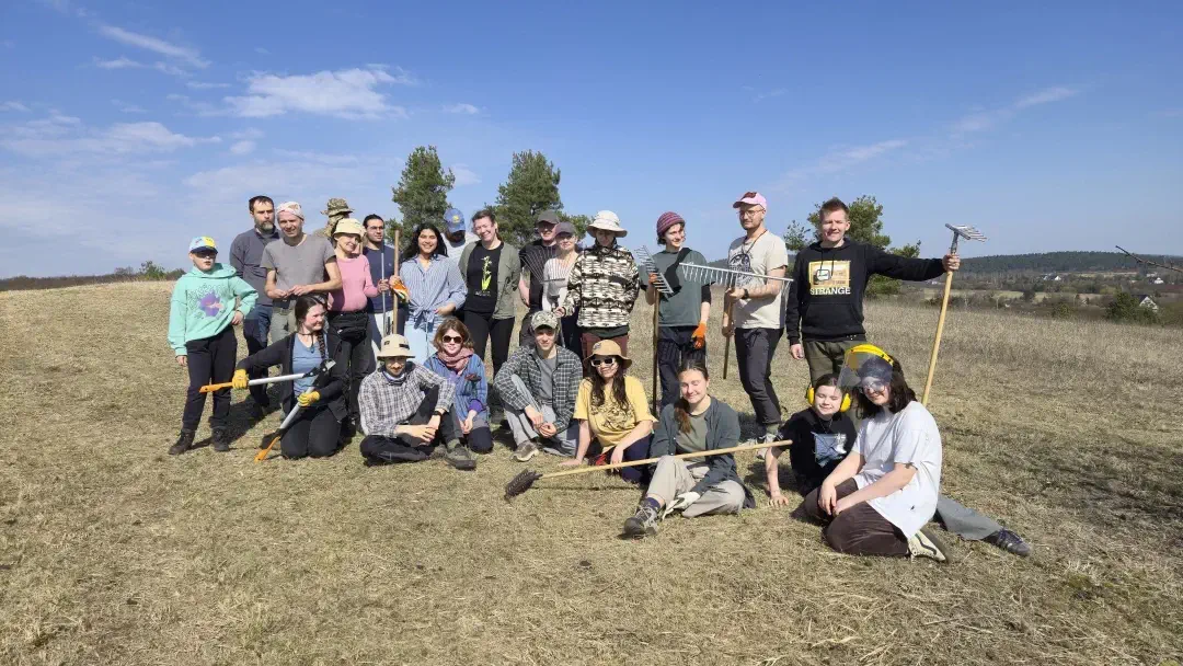 Akcja czynnej ochrony murawy na Górze Sosnówce (1)